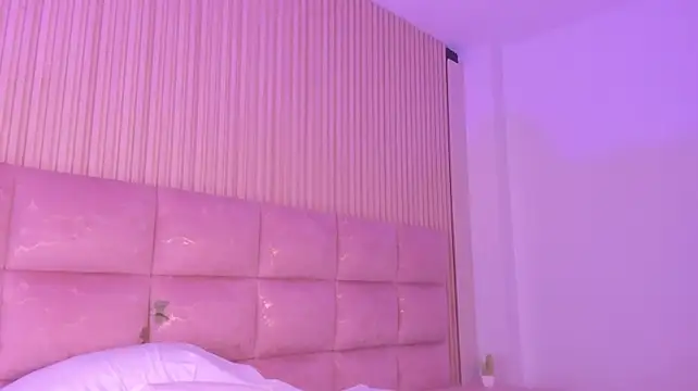 AdharaSweet1_ stripchat live cam model