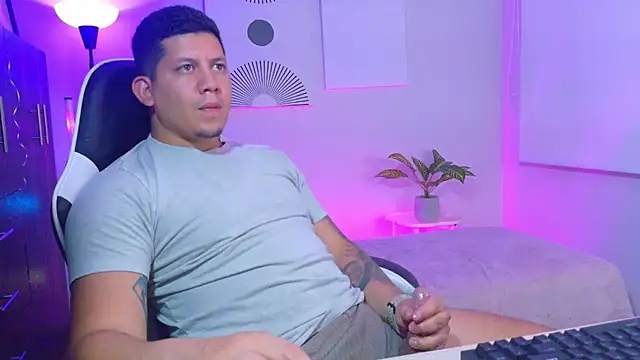 _robertobaggioo stripchat live cam model