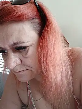 Belowa7364 stripchat live cam model