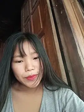 Nhinhi_su stripchat live cam model