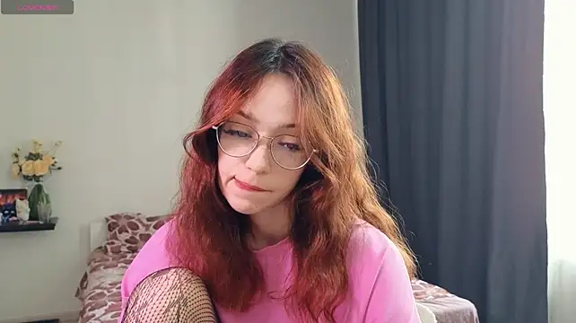 AyeHoney stripchat live cam model