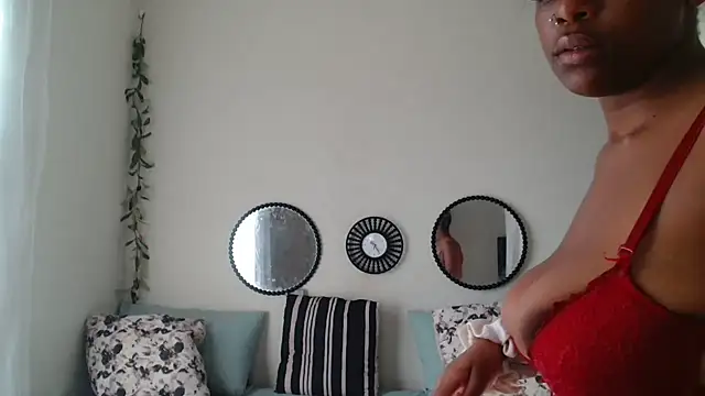 FreakyNubian stripchat live cam model