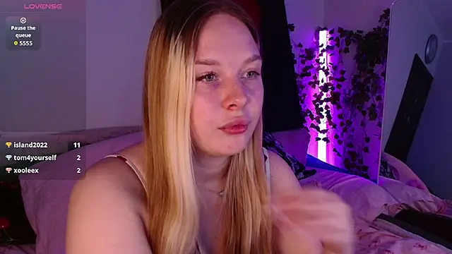 rubyeverly stripchat live cam model