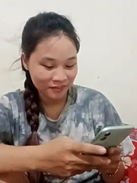 min2002a stripchat live cam model