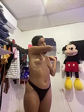 Xbby-Love-BJ stripchat live cam model