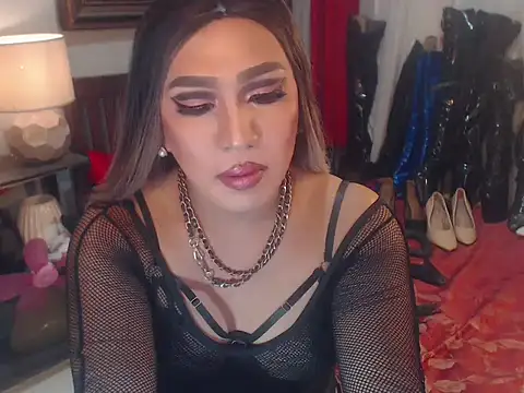 SamanthaAlmazora stripchat live cam model