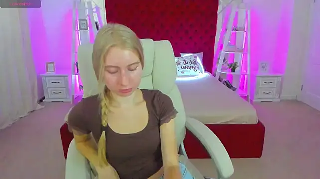 Alina_Blonde stripchat live cam model