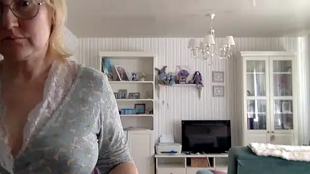 Zeyona stripchat live cam model
