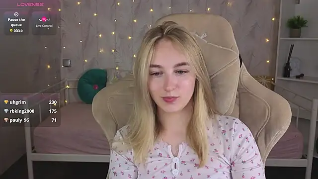 Shy_Polly stripchat live cam model