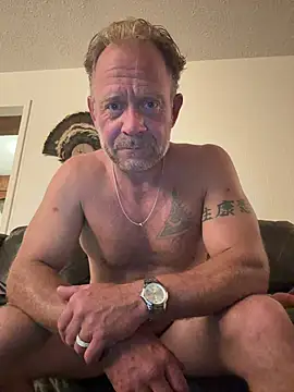 uptonplay stripchat live cam model