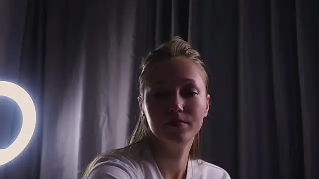 NanceeFinlay stripchat live cam model