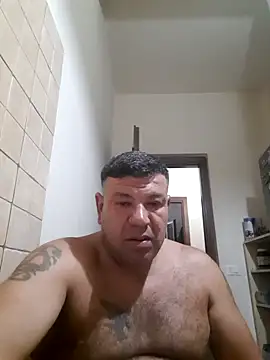 Biglove83 stripchat live cam model