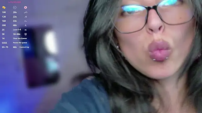 NanakoDollx stripchat live cam model