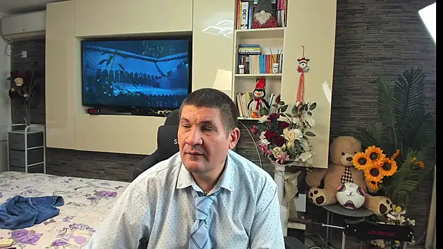 SpartacusDaddy48 stripchat live cam model
