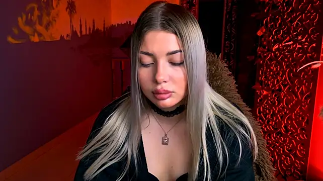 HyileyClark stripchat live cam model