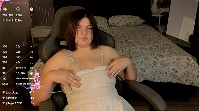 KittyLiikk stripchat live cam model