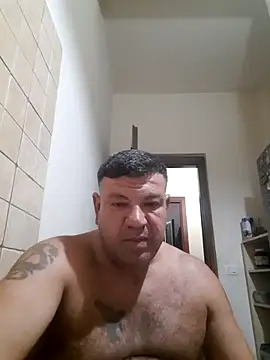 Biglove83 stripchat live cam model