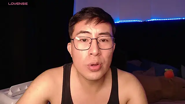 andrewmhilton_ stripchat live cam model