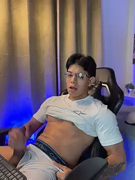 TonyPetrovjs stripchat live cam model