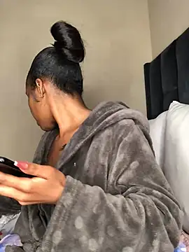 Nicole-Liam- stripchat live cam model