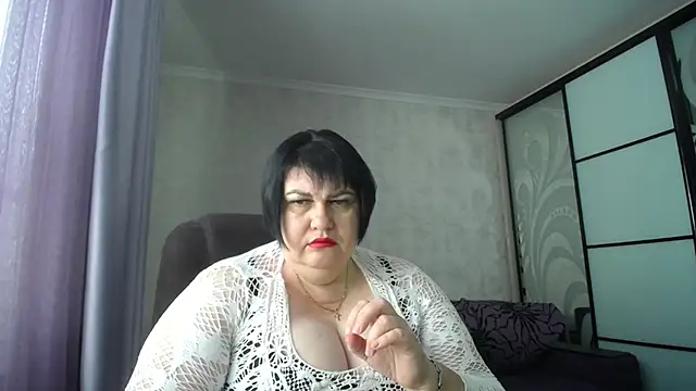 AlluringCurves stripchat live cam model