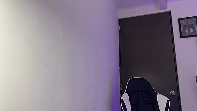 Arteemiiis stripchat live cam model