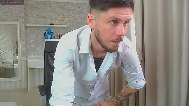 JonahShaw stripchat live cam model
