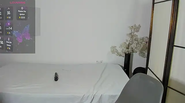 Emmaray33 stripchat live cam model