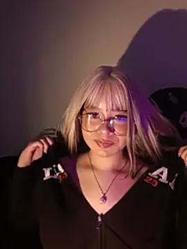 Melodii-22 stripchat live cam model