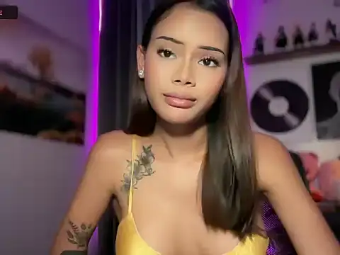 ur_holly_lexie stripchat live cam model