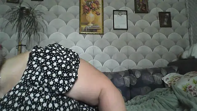 MarinaFarina53 stripchat live cam model