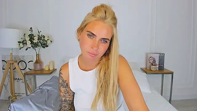 MiaMilfX stripchat live cam model