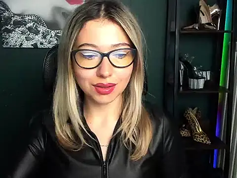 loveHeidi stripchat live cam model