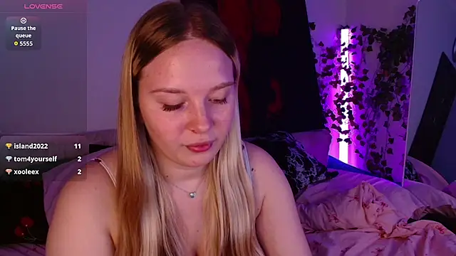 rubyeverly stripchat live cam model