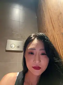 so-linger stripchat live cam model