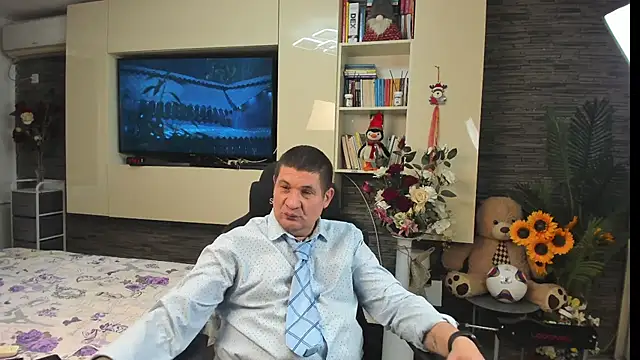 SpartacusDaddy48 stripchat live cam model