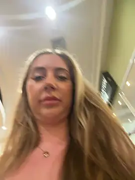 Amiraxevans stripchat live cam model