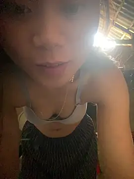Emmi_cute9x stripchat live cam model