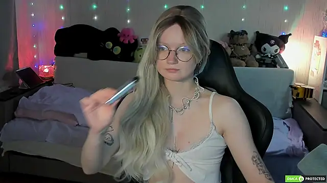 JulietFowler stripchat live cam model