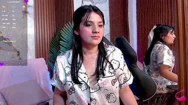 MOONN_TAY stripchat live cam model