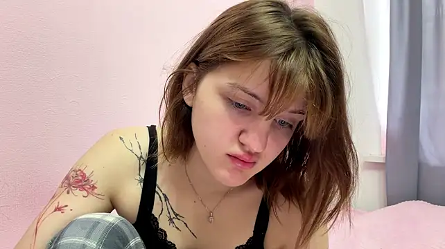 pinedell stripchat live cam model