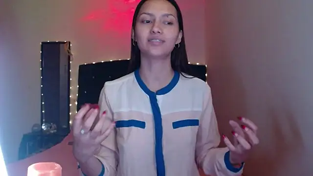 holy_juli stripchat live cam model