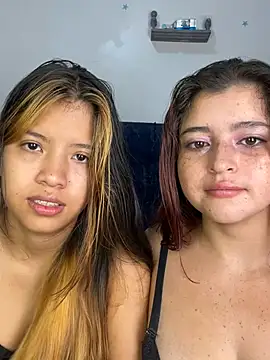 Viluuu-24 stripchat live cam model