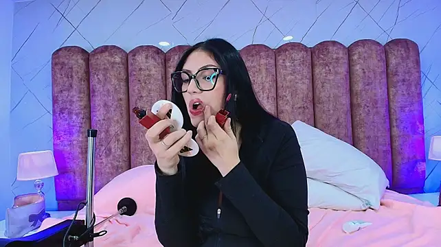 Mila_Lune1 stripchat live cam model