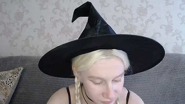 EnigmaSee stripchat live cam model