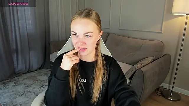 lolalitte stripchat live cam model
