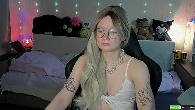 JulietFowler stripchat live cam model