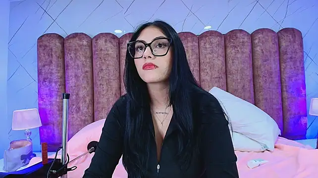 Mila_Lune1 stripchat live cam model