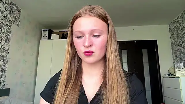 LisFris stripchat live cam model
