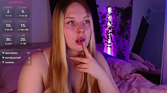rubyeverly stripchat live cam model